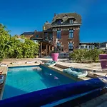 Superbe Maison De Maitre 图尔奈